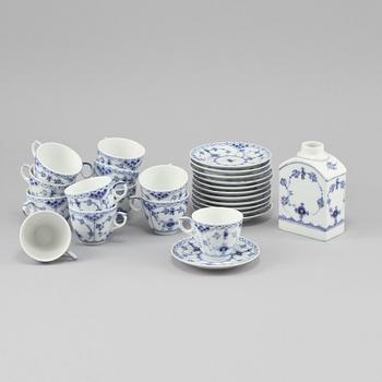 SERVISDELAR, 13 st, "Musselmalet", Royal Copenhagen, Danmark, 1900-talets andra hälft.