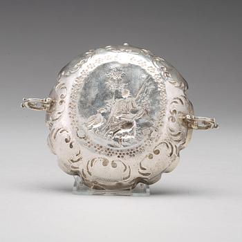 A German 17th centuryparcel-gilt silver sweet meat dish, mark of Johannes Kilian possibly, Augsburg 1685-1687.
