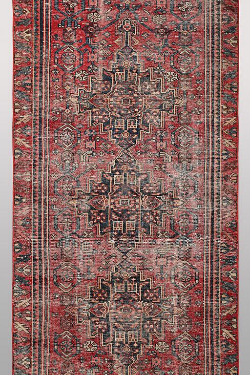 A runner carpet, Persian, Vintage Design, ca 287 x 95 cm.