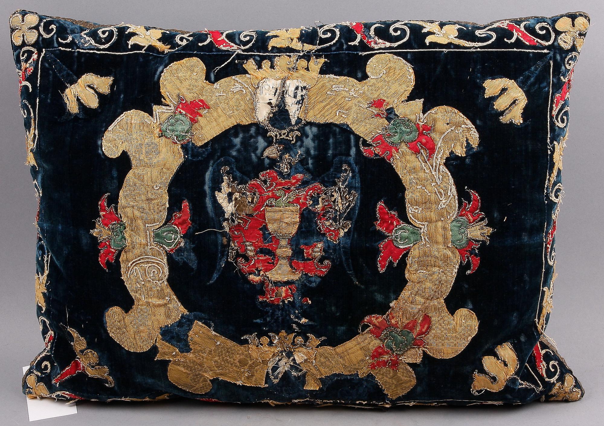 KUDDAR ett par, barockstil, 1700/1800-tal.