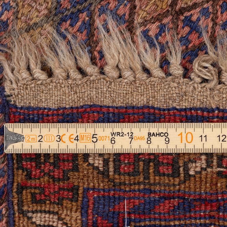 An oriental rug, a. 198 x 130 cm.