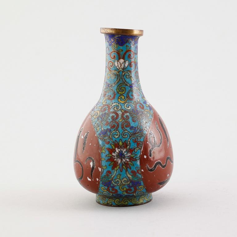 VAS, cloisonné, Kina, 1900-tal.
