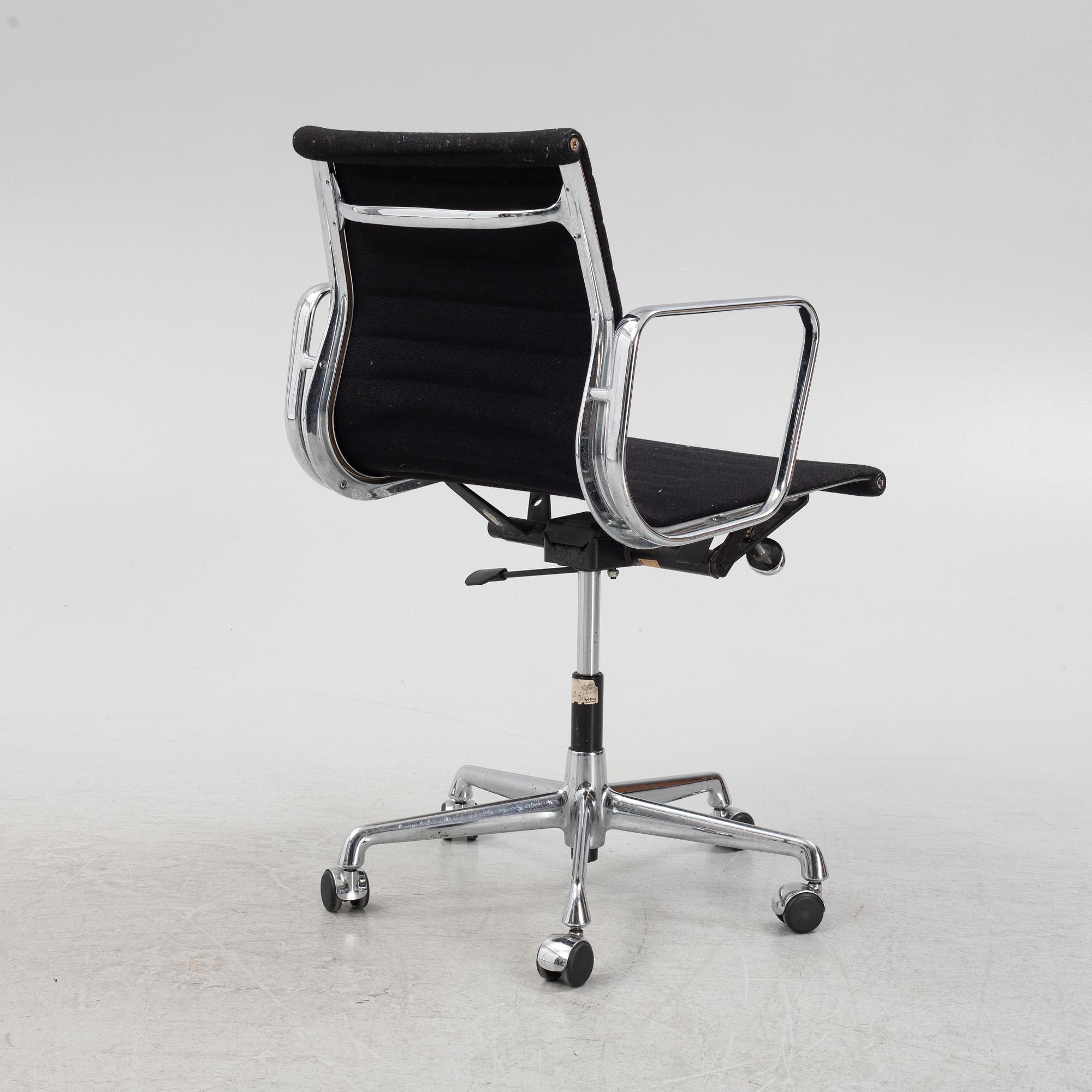 Charles & Ray Eames, an 'EA 117' swivel chair, Vitra.