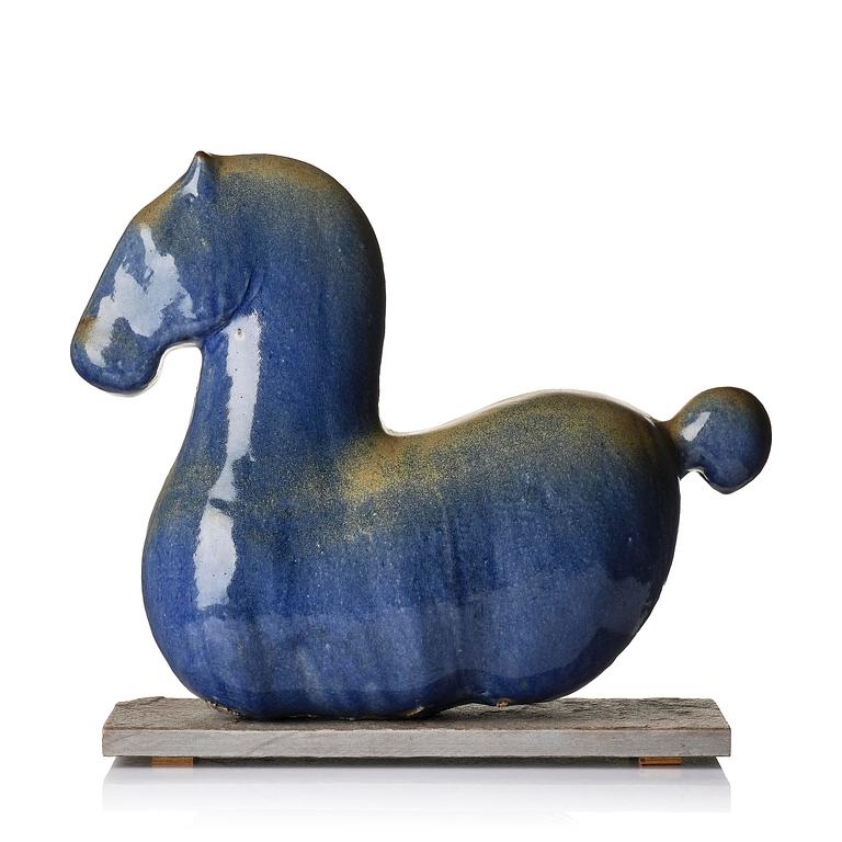 Ulla & Gustav Kraitz, a stoneware sculpture of a reclining horse, own studio, Förslöv.