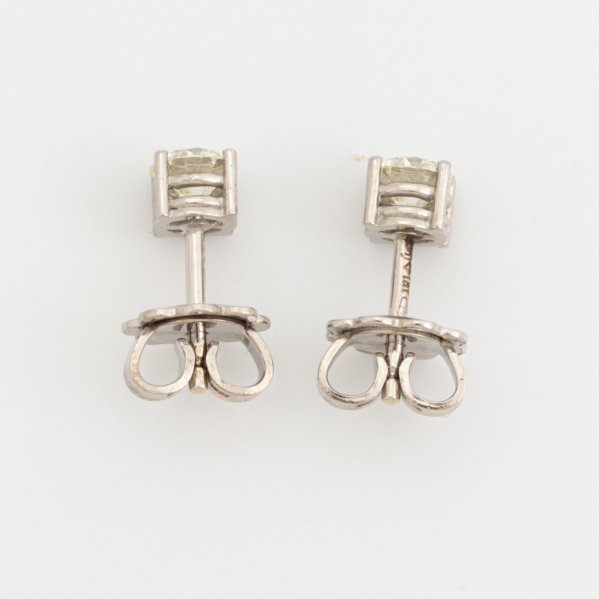 Brilliant cut diamond earrings.