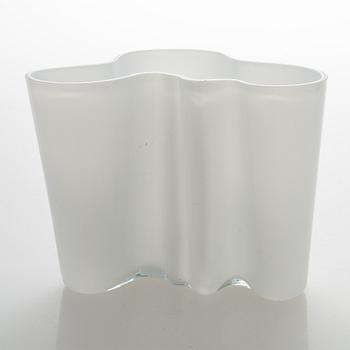Alvar Aalto, a '3030' vase signed Alvar Aalto 3030.
