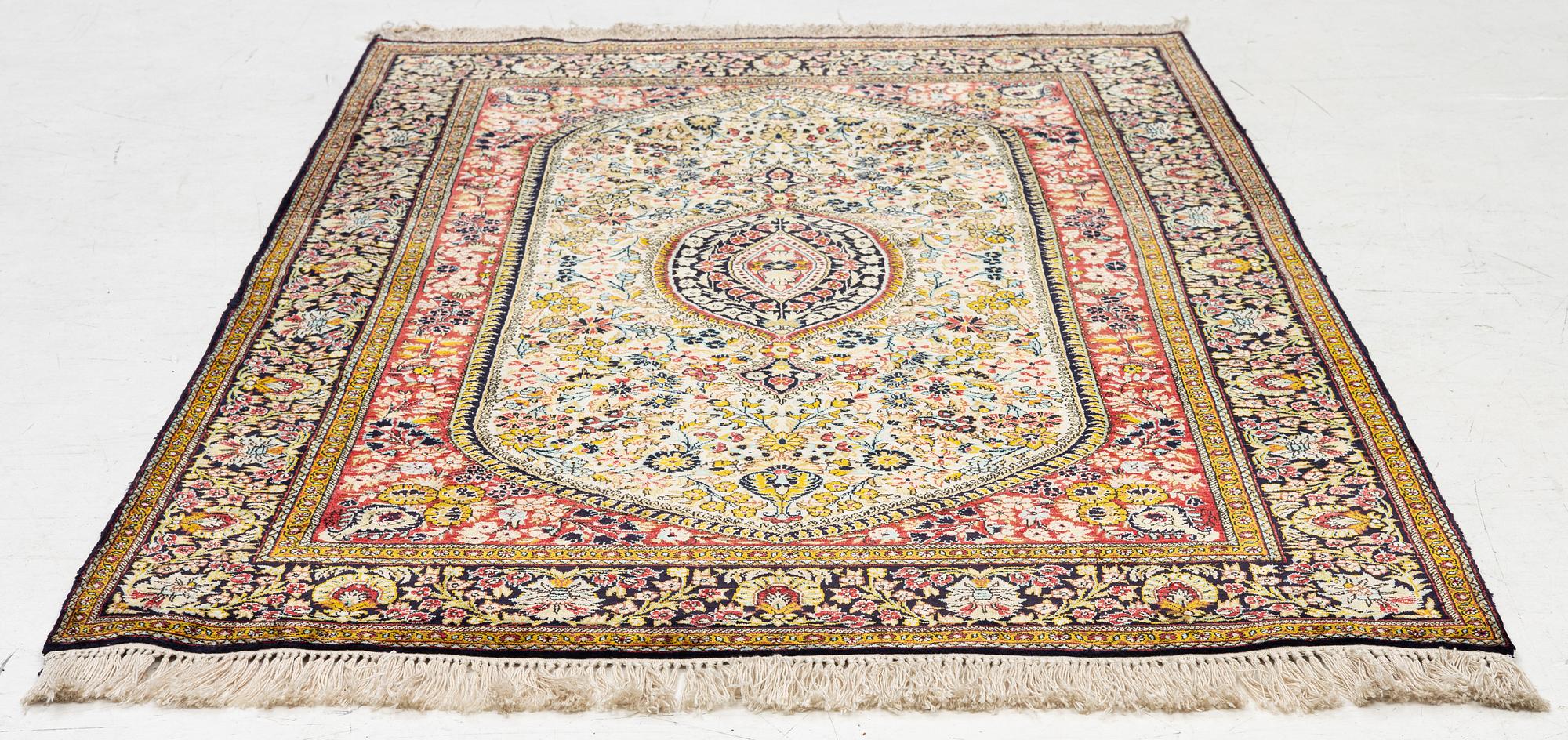 A silk Gohm rug. a 166 x 105 cm.