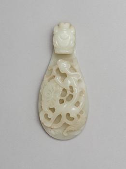 A pale green nephrite garment hook, Qing dynasty.