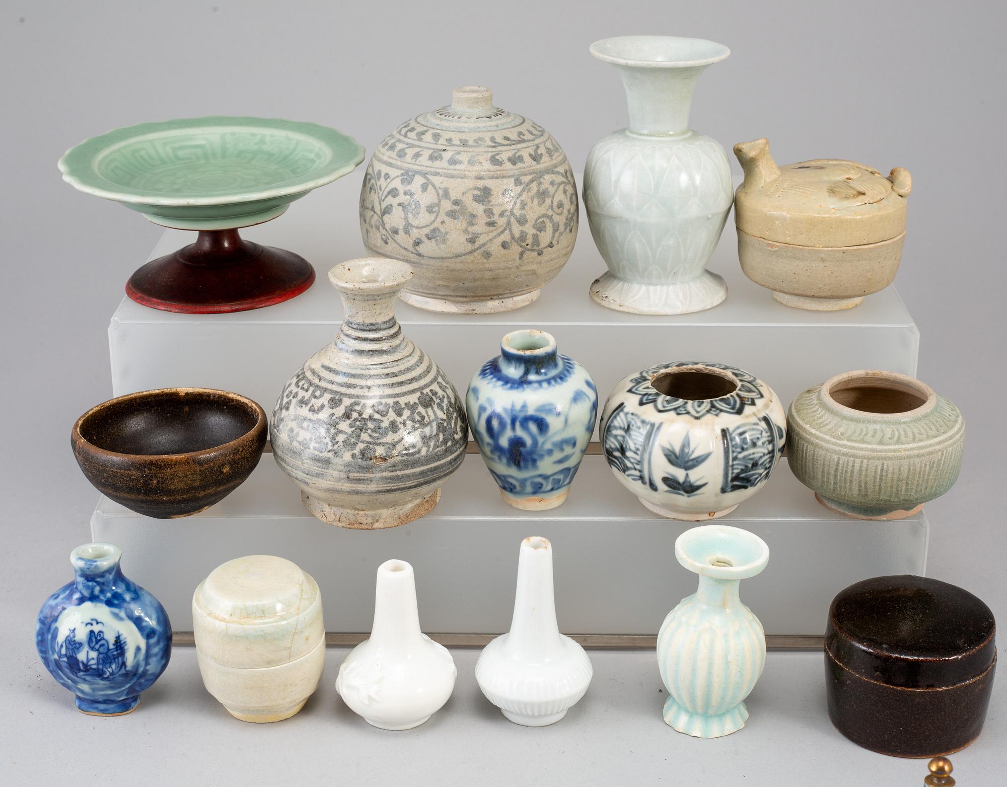 A group of 25 Southeast asian ceramics, mostly 20th century.