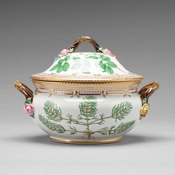 280. Royal Copenhagen, A Royal Copenhagen 'Flora Danica' tureen with cover, Denmark, 20th Century.