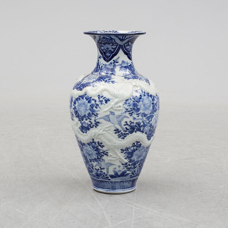 A large blue and white porcelain vase, Japan, Meiji (1868-1912).