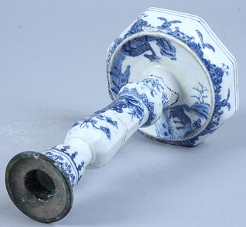 LJUSSTAKE, porslin, Kina, 1700-tal.