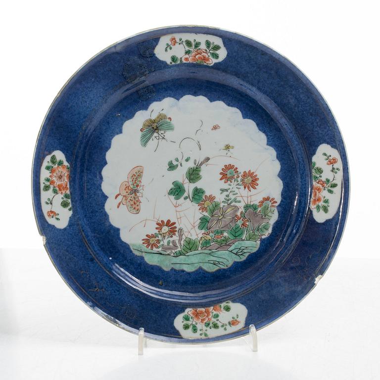 Tallrikar, ett par, porslin, Qingdynastin, Kangxi (1662-1722).