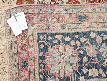 SEMI-ANTIQUE KASHAN so called MOTACHEM. 313 x 235 cm.