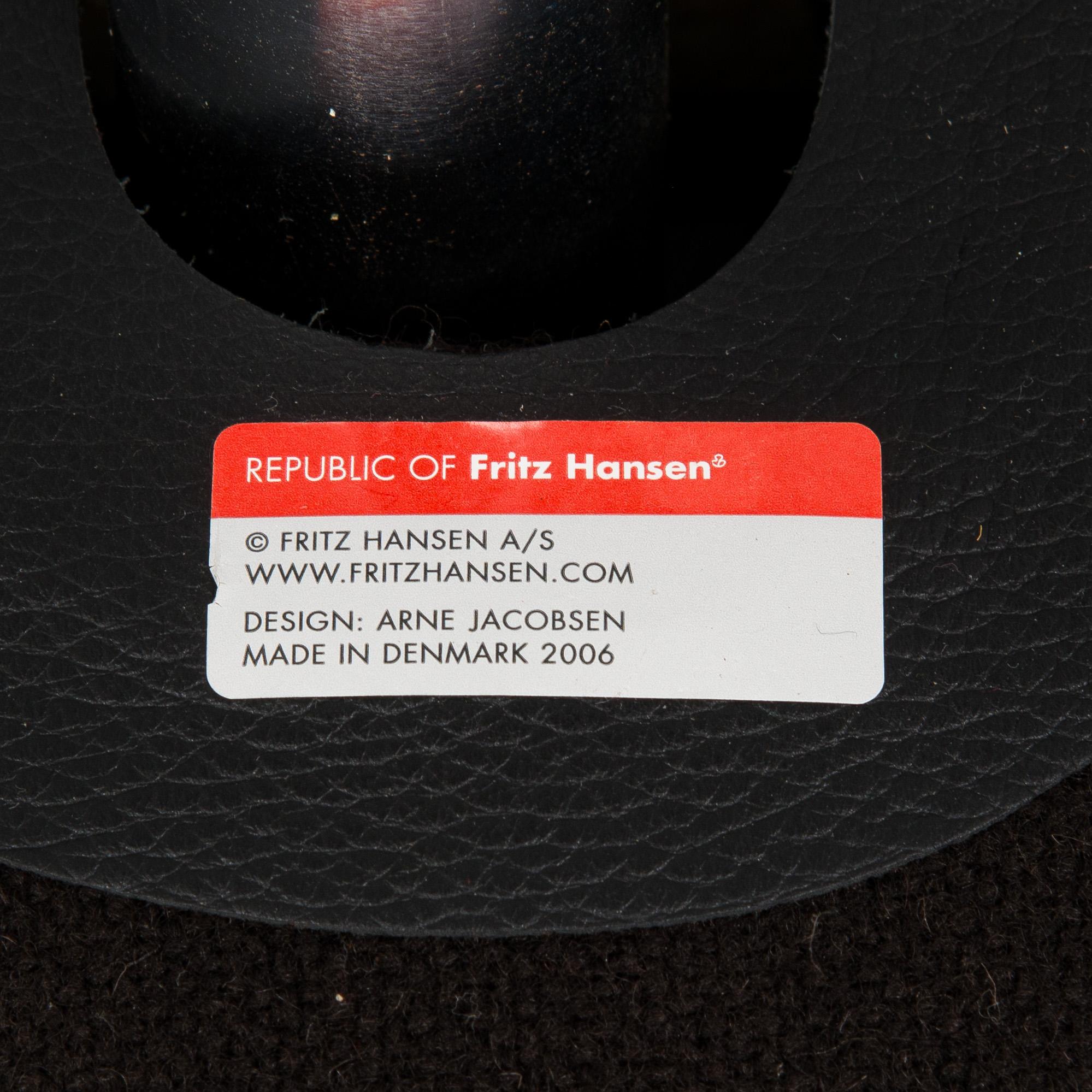 Arne Jacobsen, Nojatuoli ja rahi "Ägget" Fritz Hansen 2011.