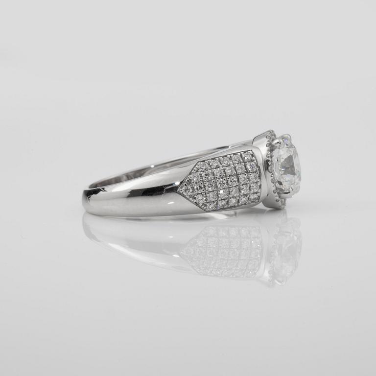 A brilliant-cut diamond ring. Total carat weight circa 2.92 cts.