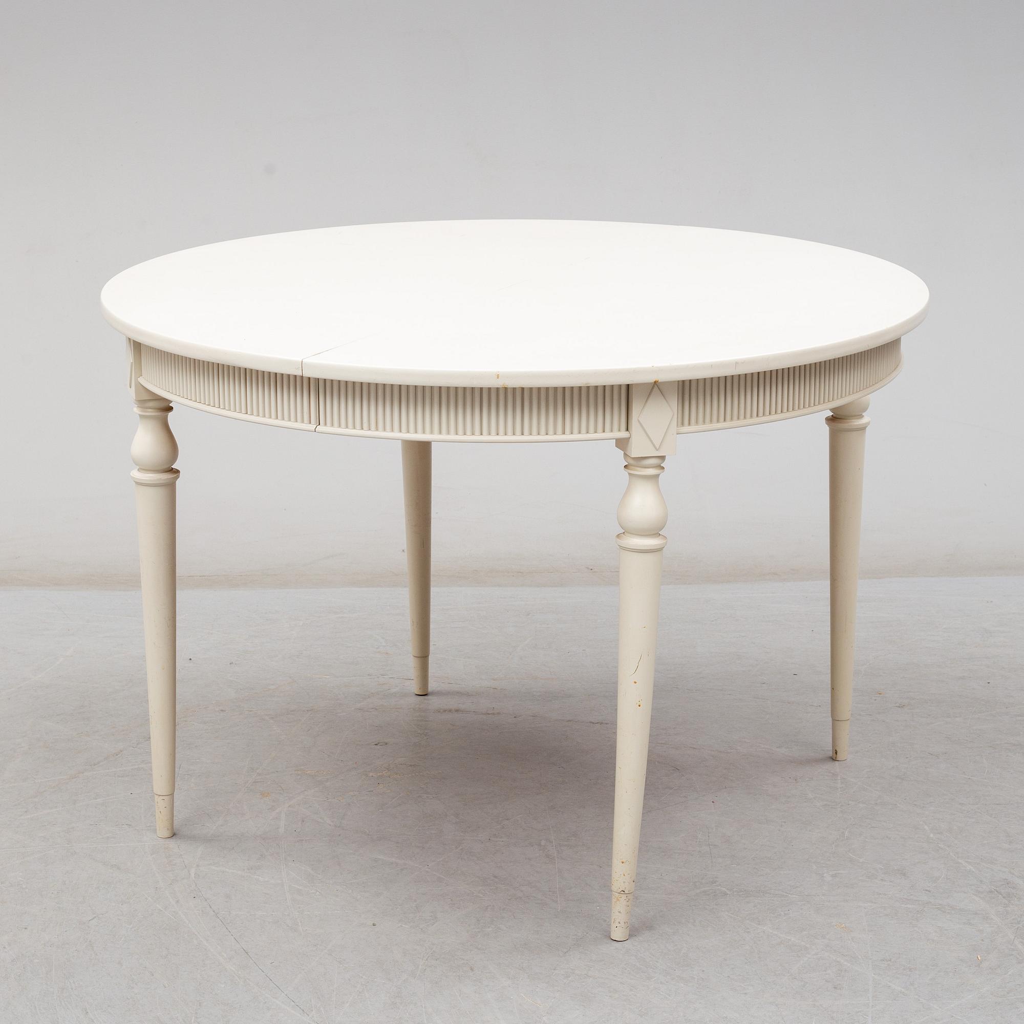 Four chairs with dinner table, late 20th Century.