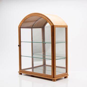 Josef Frank, a table vitrine, model 2070, Svenskt Tenn, mid-20th century.