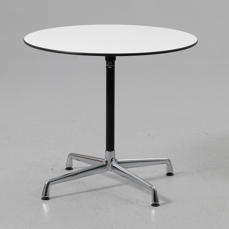 Charles & Ray Eames, Bord samt stolar, DSR Plastic Chairs, Vitra, 2000-tal.
