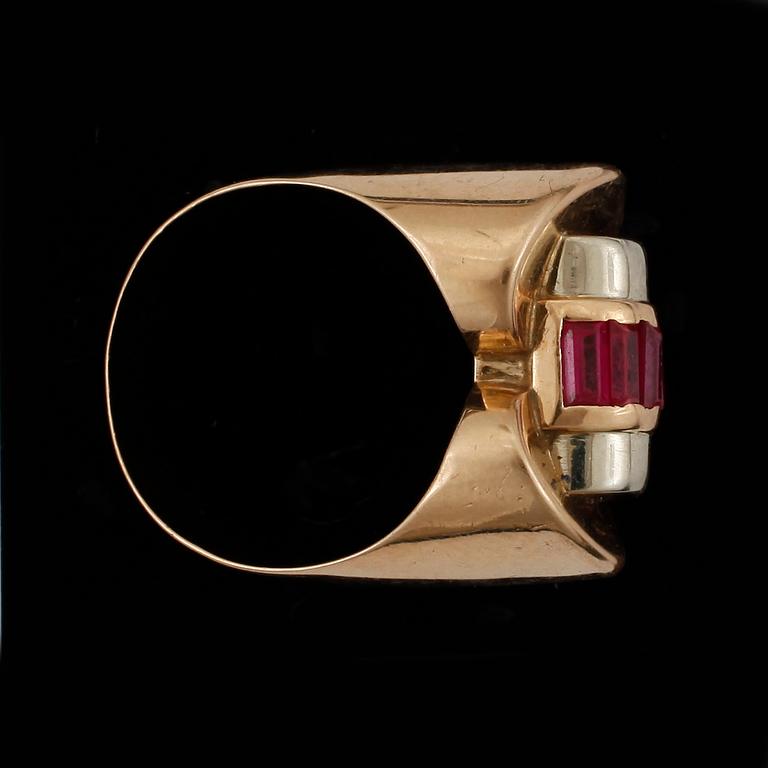 RING, 14k guld med 5 rosa safirer. Vikt ca 6,5 gram.