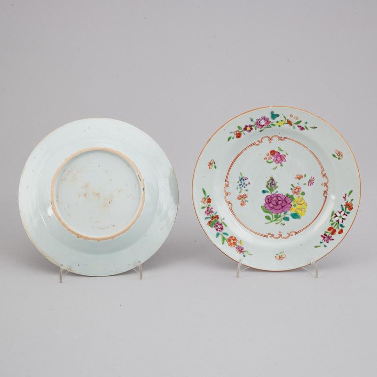 Assietter, 12 stycken, kompaniporslin. Qingdynastin, Qianlong (1736-95).