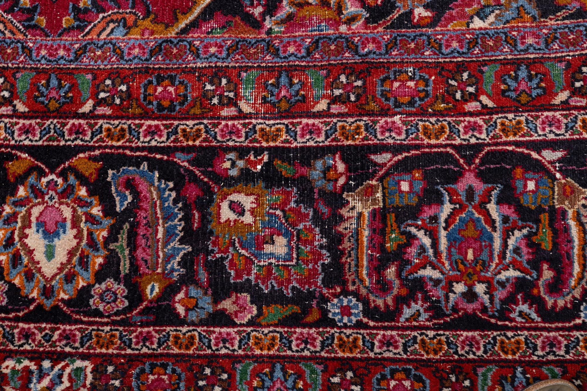 An Oriental carpet, approx. 380 x 304 cm.