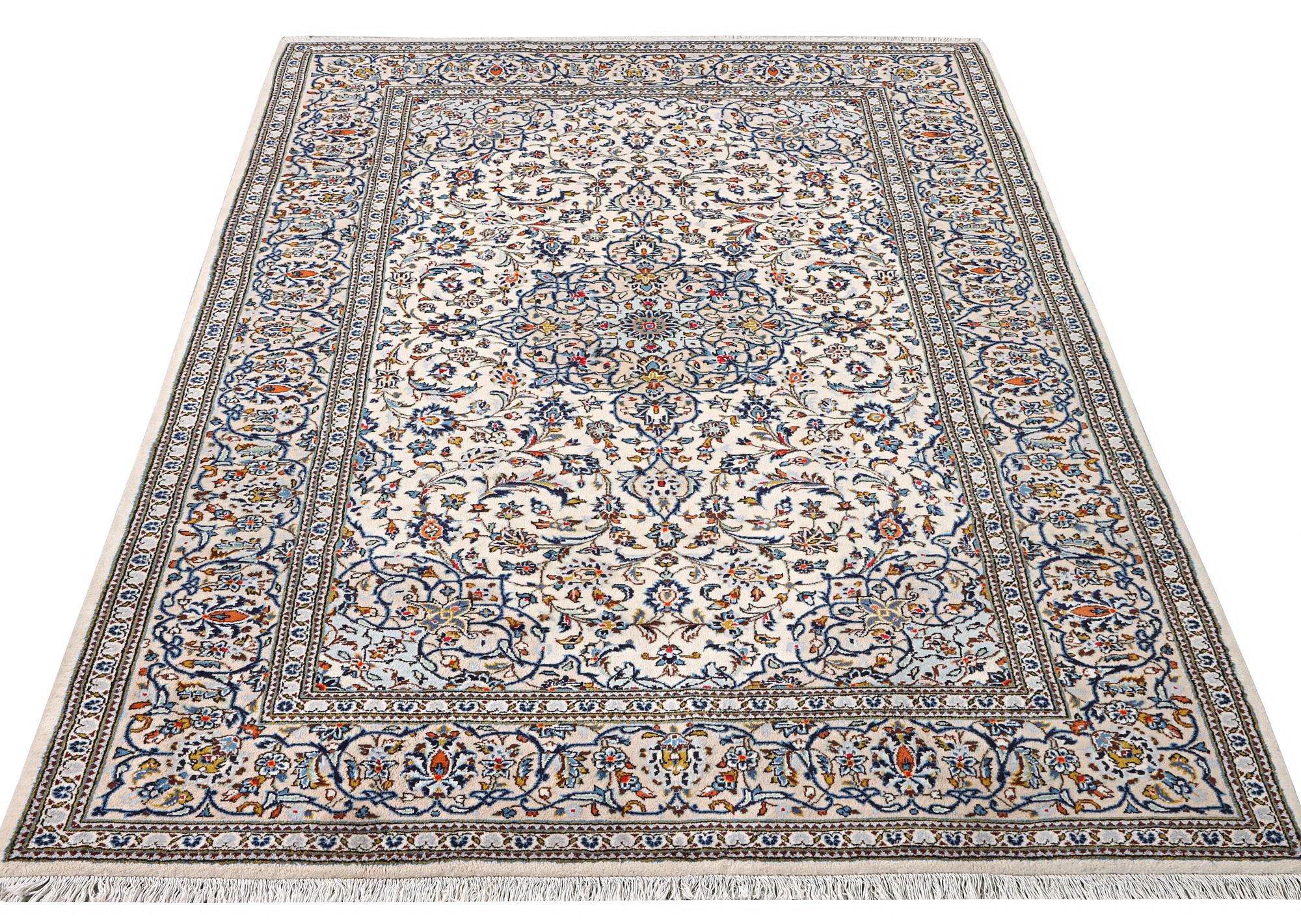 A Kashan carpet, c. 306 x 200 cm.