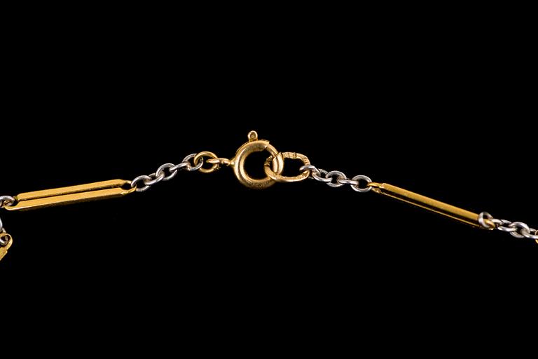 HALSKEDJA, 18 K guld med flodpärlor, G. Dahlgren, Malmö, 1933. Vikt ca 10 g.