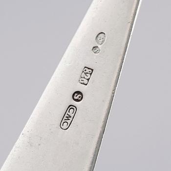 SKEDAR, 6 st samt GAFFLAR, 2 st, olika modeller, 1700-1900-tal. Vikt ca 444 gram.