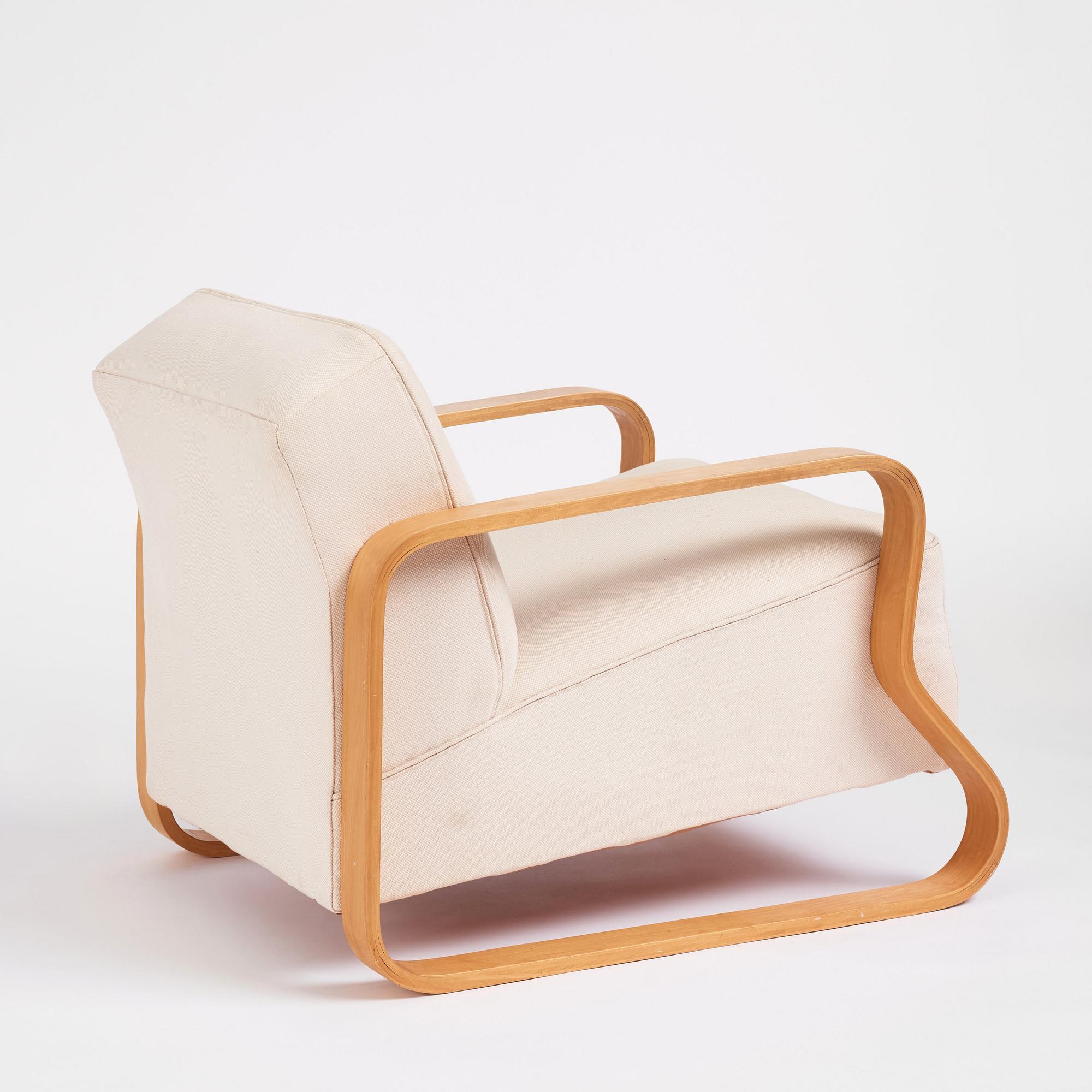 Alvar Aalto, ”Padded Paimio modell 44” fåtölj, Huonekalu-ja Rakennustyötehdas Oy eller Artek, Finland ca 1934-35.