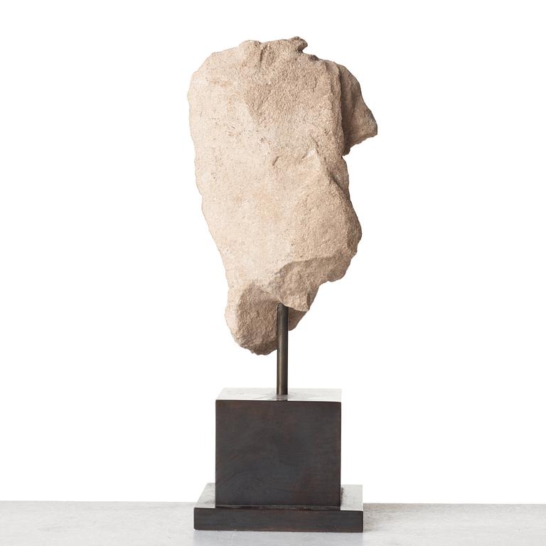 SKULPTUR, sandsten. Hellenistisk, troligen 500-400 f. Kr.