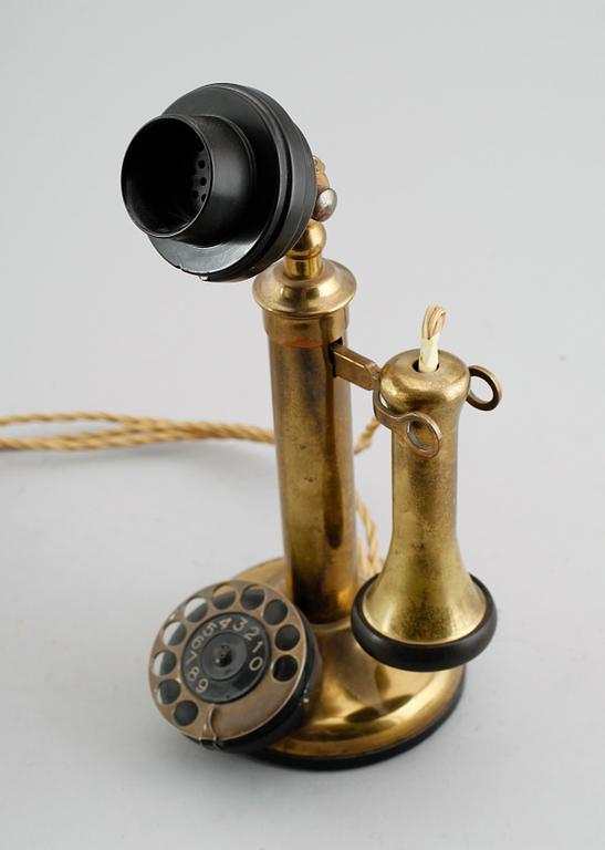 BORDSTELEFON, 1900-talets första hälft.