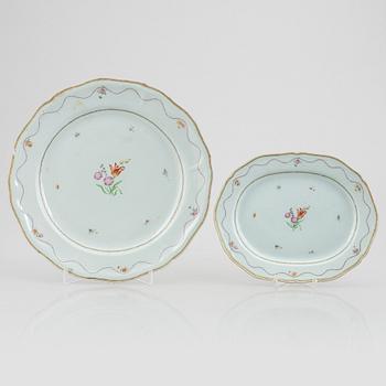 Two Chinese export porcelain serving dishes, Qing dynasty, 18th century.