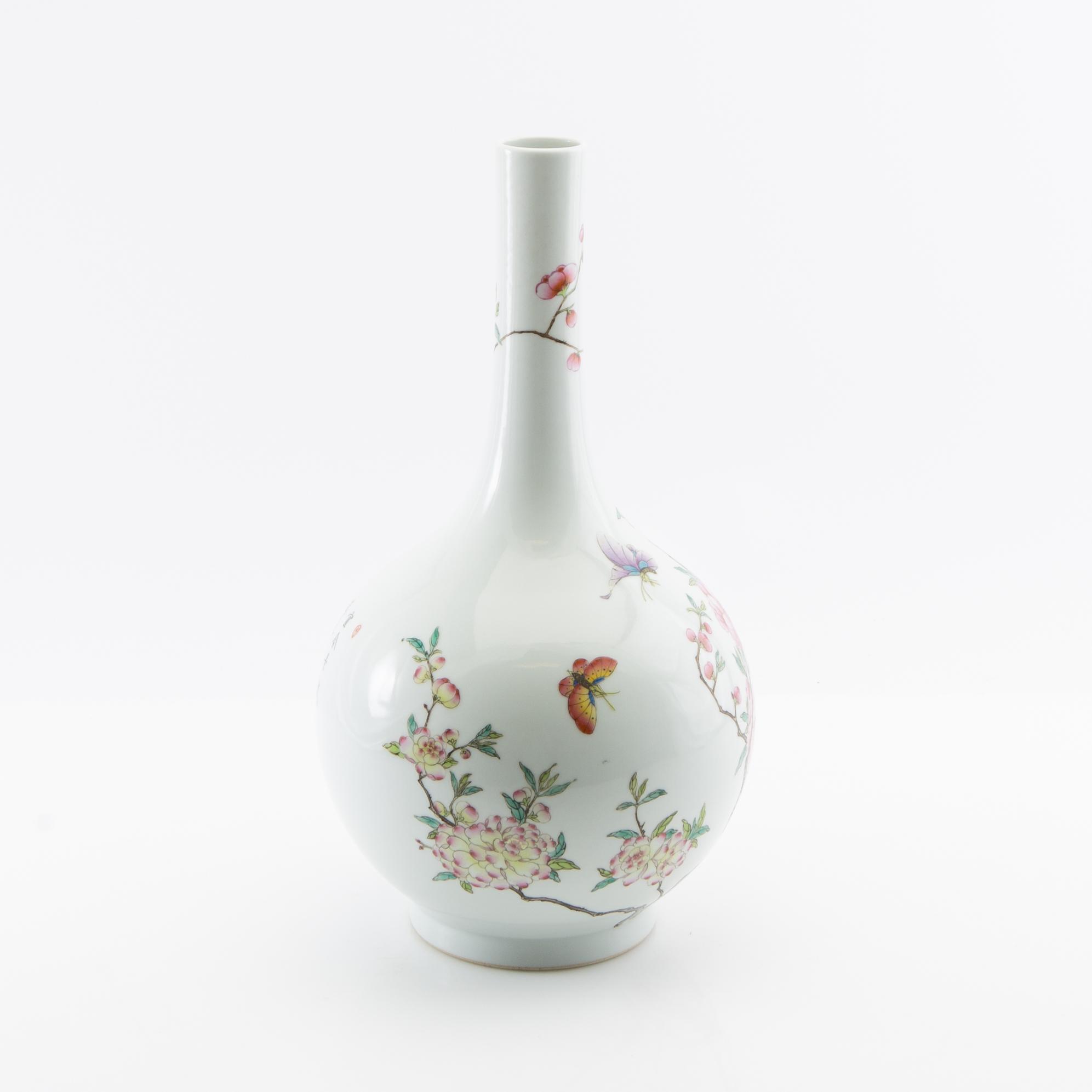 Vase porcelain, China 20th century.