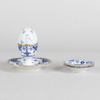 A 'Blue Fluted' porcelain egg stand and a pair of small dishes, Royal Copenhagen, model 543 and 1004, 20th century.