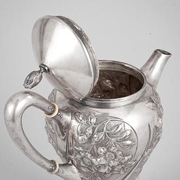 KAFFEKANNA, silverhalt 800. Jugend. Tyskland, Omkring 1900.  Vikt ca 786g.