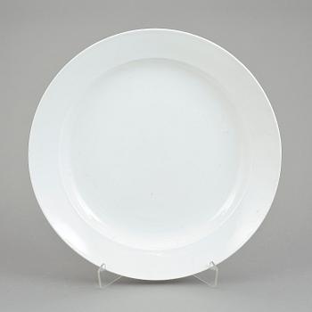 FAT, 2 st, porslin KPM Berlin respektive Meissen, 18/1900-tal.