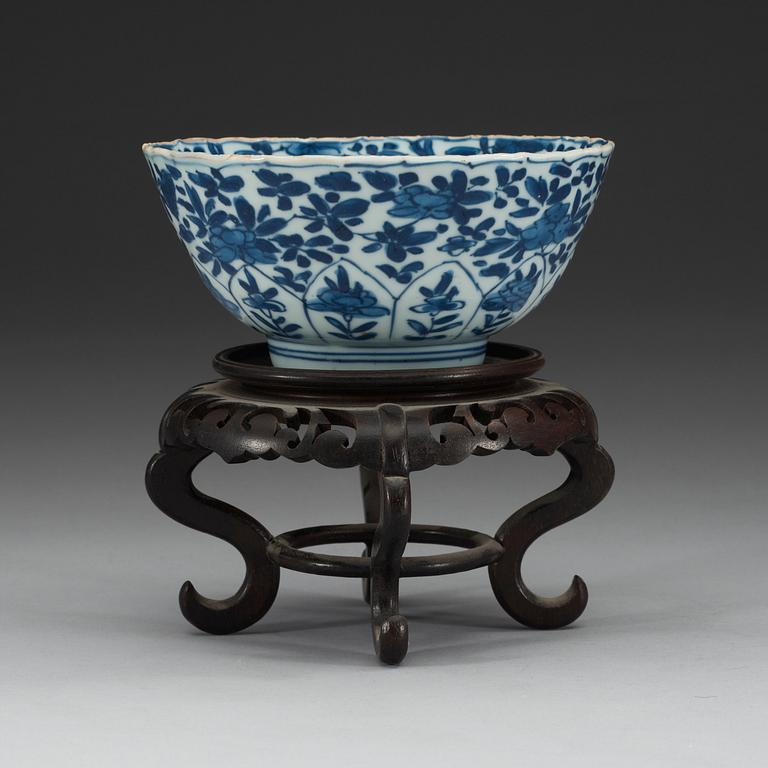 A blue and white Lotus bowl, Qing dynasty, Kangxi (1662-1722).