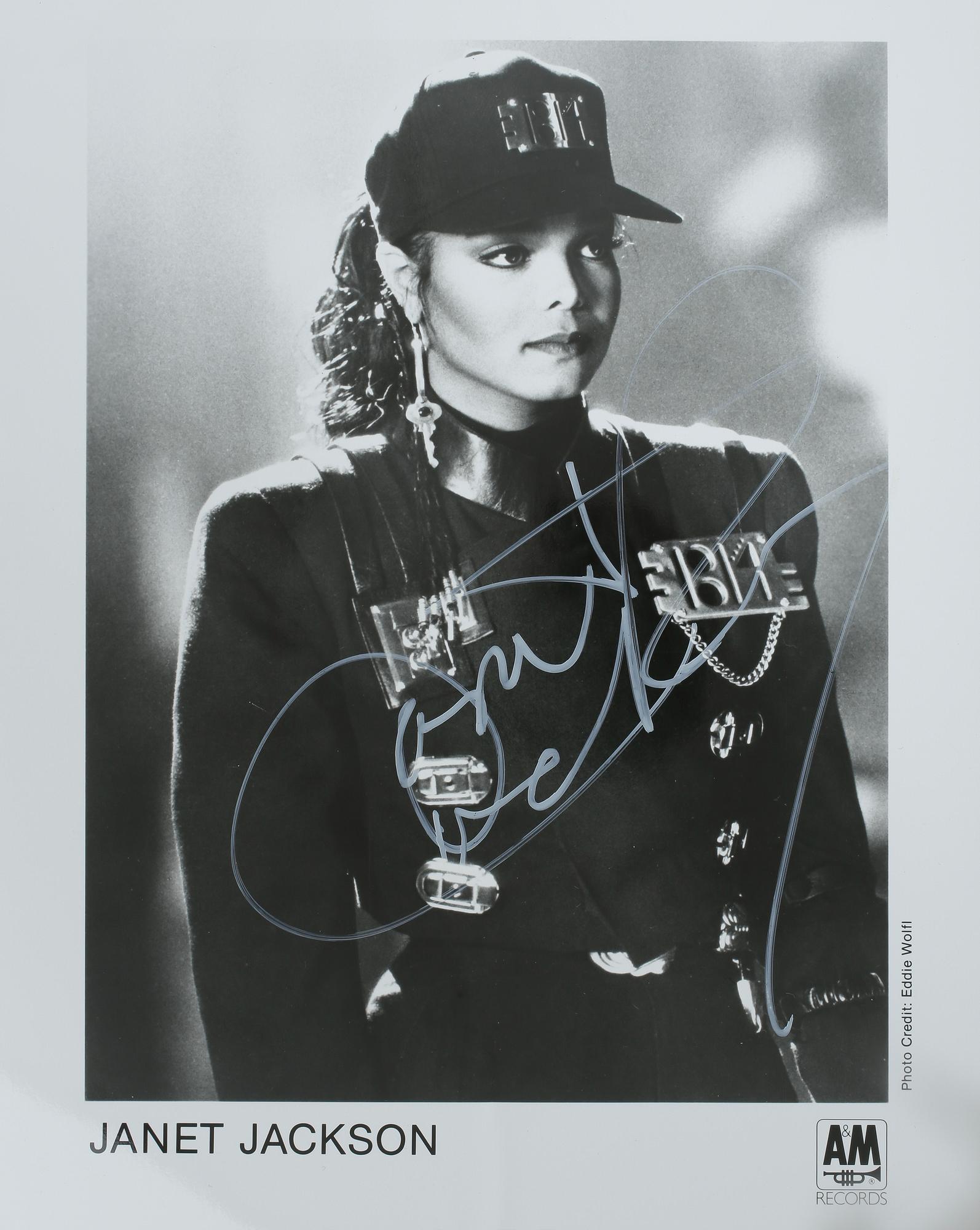 JANET JACKSON f. 1966, signerat foto.