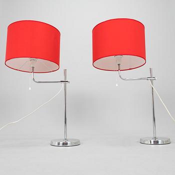 Pöytävalaisinpari malli B-142, Bergboms, 1970/80-luku. Punaiset varjostimet.