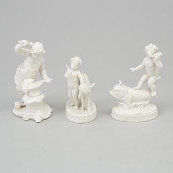 A set of three porcelain figurines, among others Rudolstadt, around 1900.
