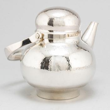 An Eric Löfman sterling teapot, executed by MGAB Uppsala 1978, numbered 1/10.