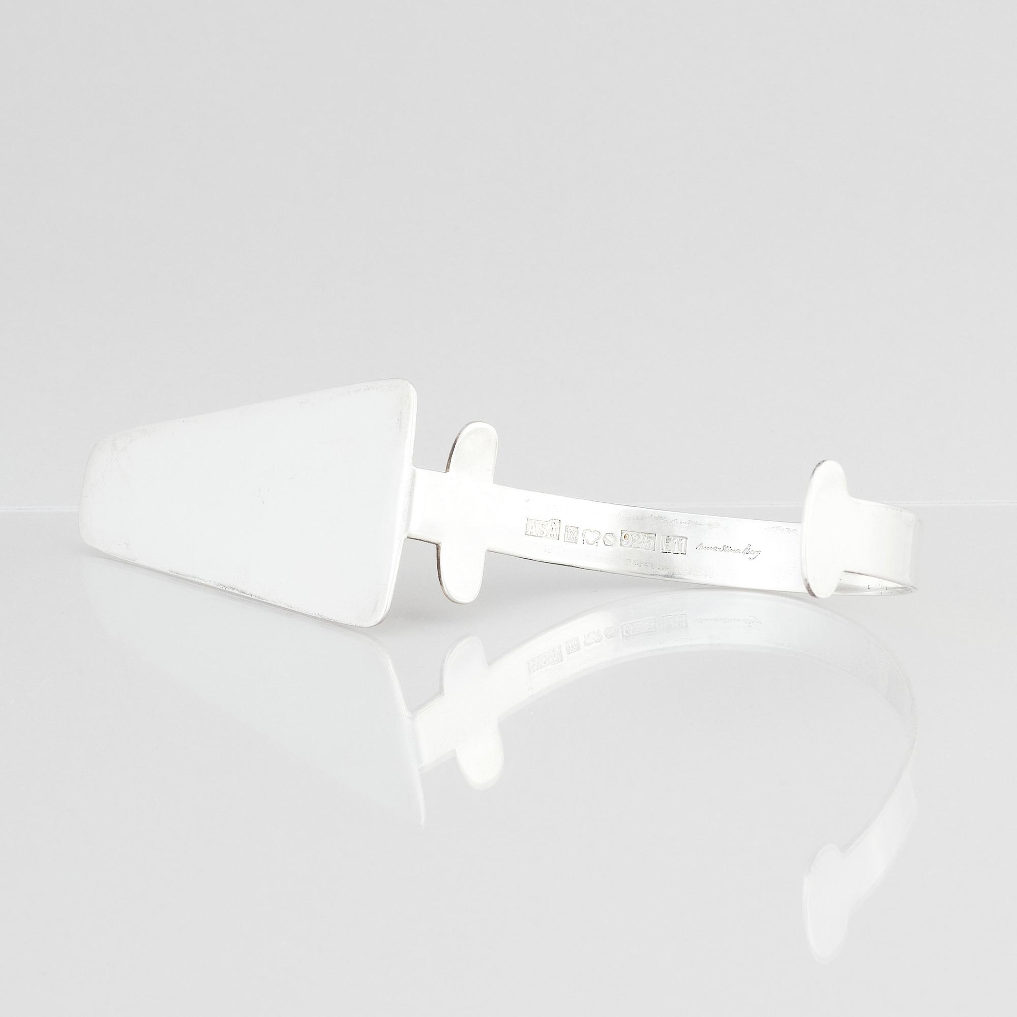 Anna-Stina Åberg, a sterling silver cake server, Nyköping 2003.