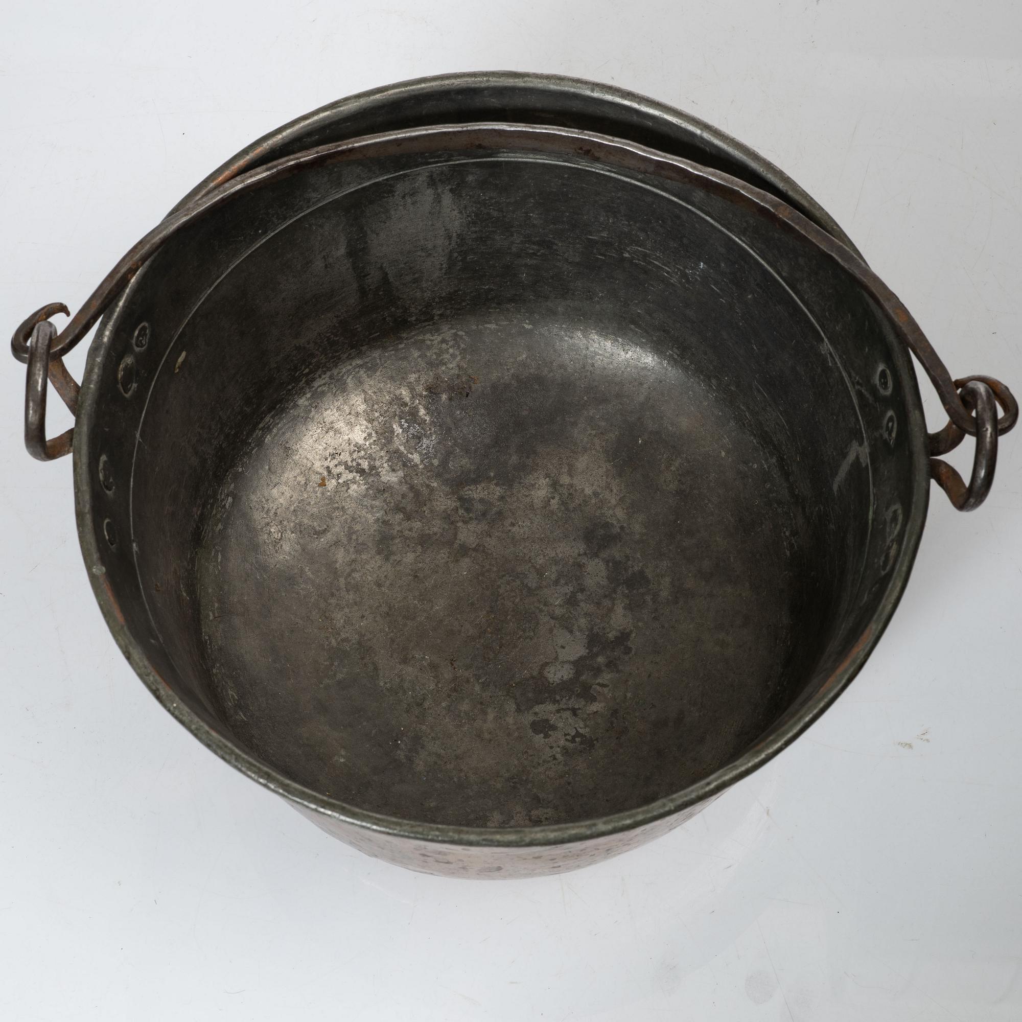 A set of three Swedish copper cauldrons, 18th / early 19th century.