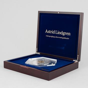 Collector's coin, Astrid Lindgrens kära barn, 1 kilo of silver, numbered 294/750, Mynthuset Sverige 2002.