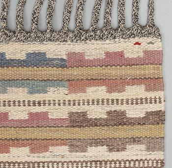 CARPET. "Ljusa plador". Rölakan (flat weave). 296,5 x 203 cm. Signed AB MMF (AB Märta Måås-Fjetterström).