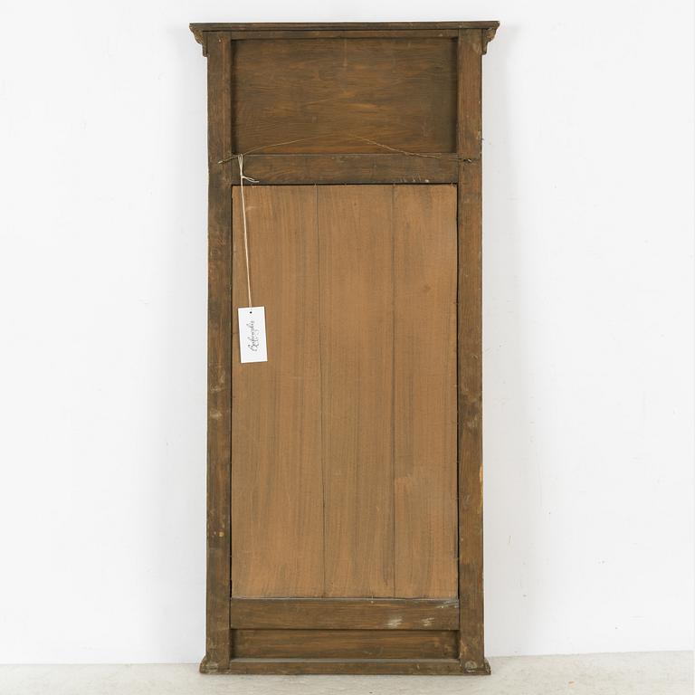 Spegel, gustaviansk stil, omkring år 1900.