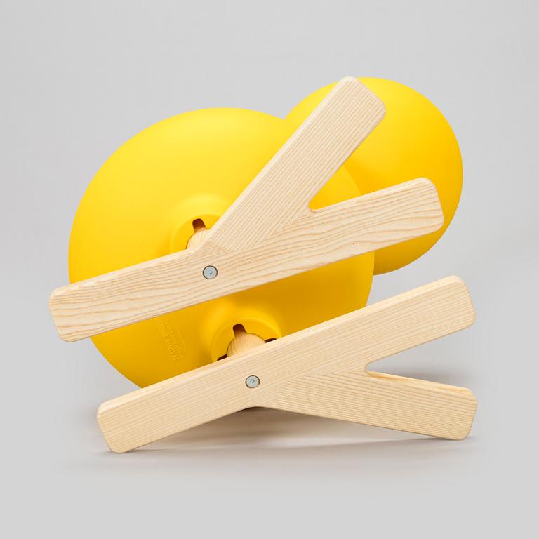 Eero Aarnio, "Happy Bird" Me Too Collection, Magis, Italia 2015.