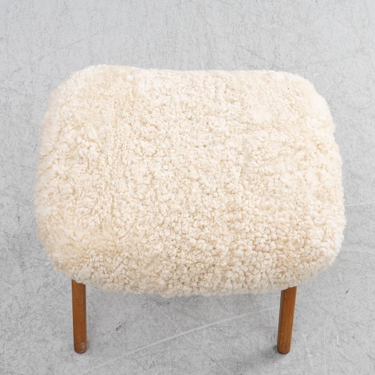 Bengt Ruda, karmstol, modell "562-026", med fotpall, ur "Triva-serien", Nordiska Kompaniet.