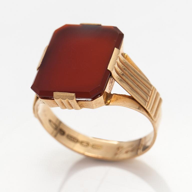 Seal ring, 14K gold, carnelian. Kultateollisuus, Åbo 1951.